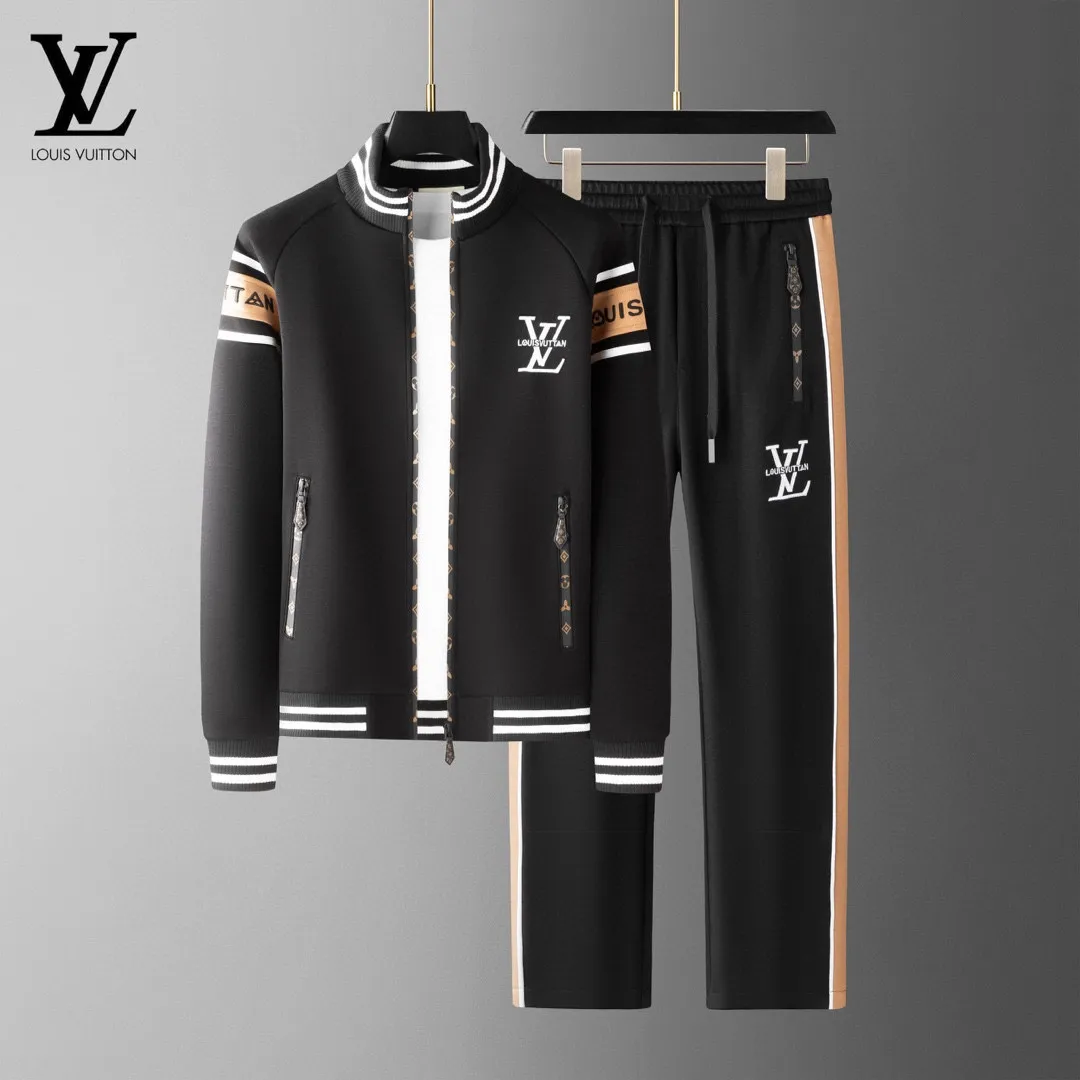 🅿️620 [LV Louis Vuitton] hot-selling suit is coming. Focus on the original version of the official website. 2025 new hot-selling cardigan and sweatshirt suit. The original order is the best. 🇭🇰The meticulous work of top designers. It has a fitting and perfect upper body effect. All-natural high-quality Tencel Roman cotton 100%, close-fitting comfort, noble and elegant! Original hardware embodies elegance and nobility! Counter size: M-4XL (up to 190 pounds)